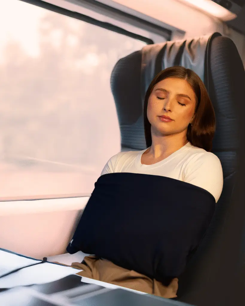 ArmsEzzz_Sleeping on the train