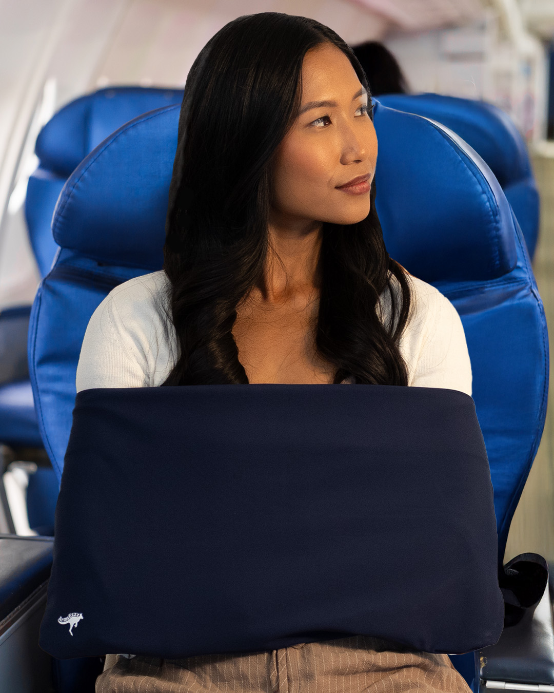 ArmsEzzz_female on plane
